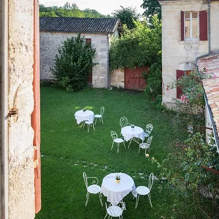 Couette-café Château Le Méjean