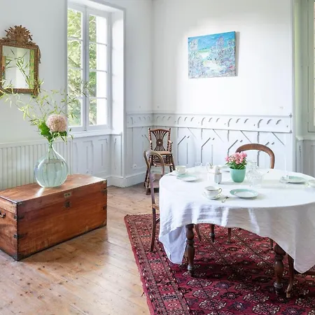 Chateau Le Mejean Bed & Breakfast