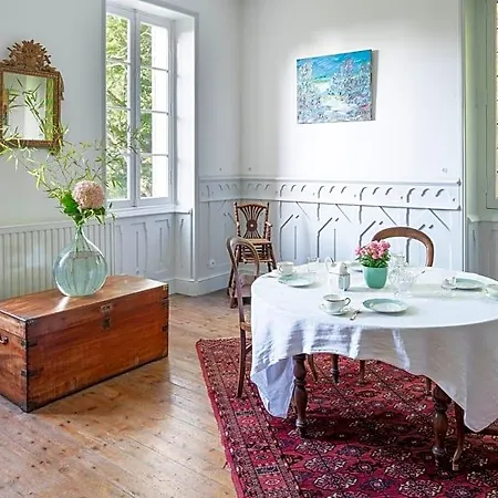 Chateau Le Mejean Bed & Breakfast 3*