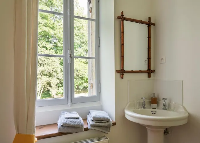 Couette-café Château Le Méjean 3*