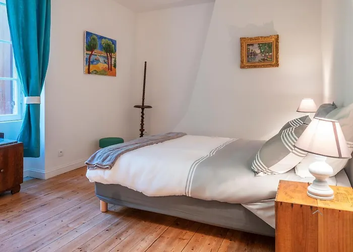 Château Le Méjean Couette-café 3*